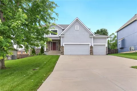1354 Granite St, Lansing, KS 66043