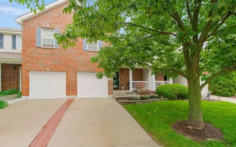 1220 SW Wysteria Dr, Lees Summit, MO 64082