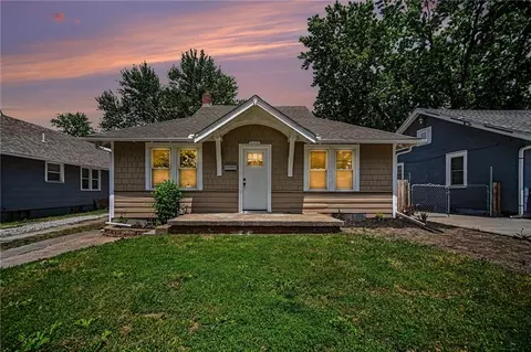 Exterior - 10526 E 9th St, Independence, MO 64053 photo 2 of 8