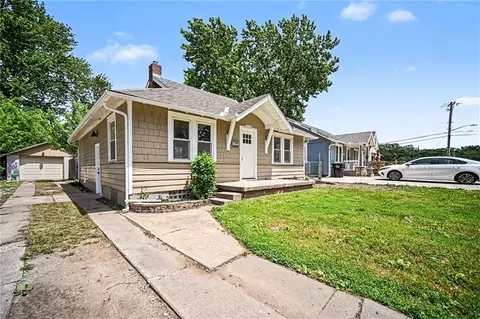 Exterior - 10526 E 9th St, Independence, MO 64053 photo 4 of 8