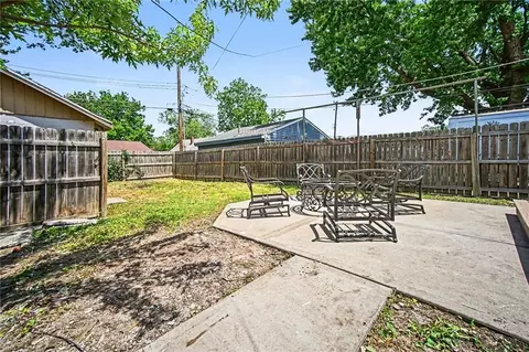 Exterior - 10526 E 9th St, Independence, MO 64053 photo 7 of 8