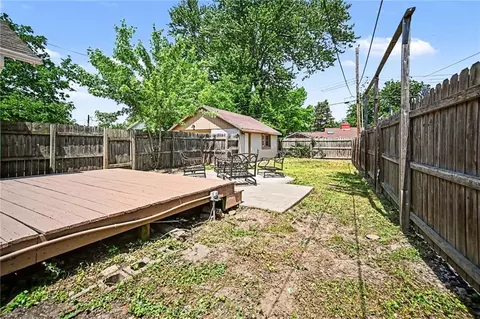 Exterior - 10526 E 9th St, Independence, MO 64053 photo 5 of 8