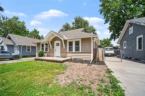 Exterior - 10526 E 9th St, Independence, MO 64053 photo 3 of 8