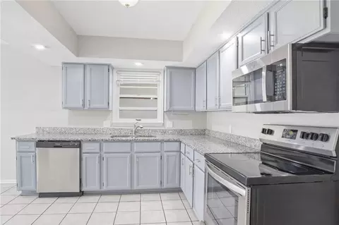 Kitchen - 11401 E 61st Ter, Raytown, MO 64133 photo 4 of 4