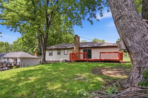 Exterior - 11401 E 61st Ter, Raytown, MO 64133 photo 4 of 4