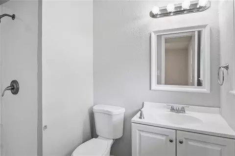 Bath - 11401 E 61st Ter, Raytown, MO 64133 photo 2 of 3