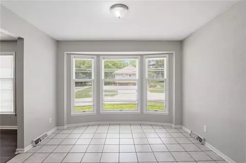 Living - 11401 E 61st Ter, Raytown, MO 64133 photo 2 of 6