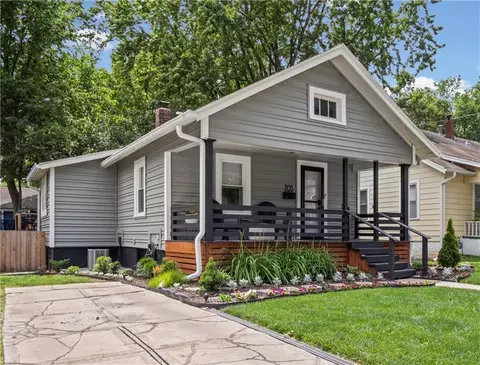 703 W 77th St, Kansas City, MO 64114
