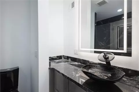 Bath - 3331 S Saddle Ridge Ct, Independence, MO 64057 photo 2 of 10
