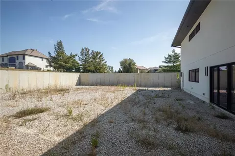 Exterior - 3331 S Saddle Ridge Ct, Independence, MO 64057 photo 7 of 19