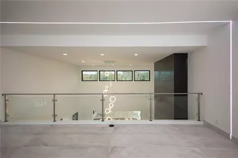 Entry Way - 3331 S Saddle Ridge Ct, Independence, MO 64057 photo 7 of 8