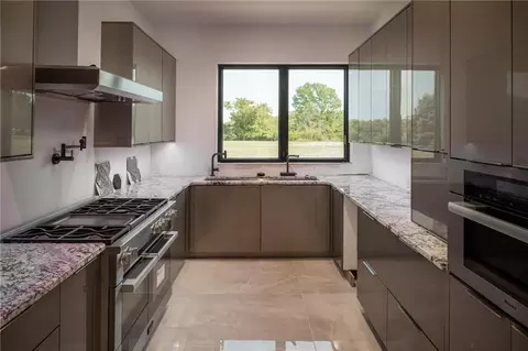 Kitchen - 3331 S Saddle Ridge Ct, Independence, MO 64057 photo 3 of 3