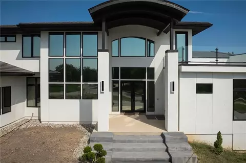 Exterior - 3331 S Saddle Ridge Ct, Independence, MO 64057 photo 6 of 19