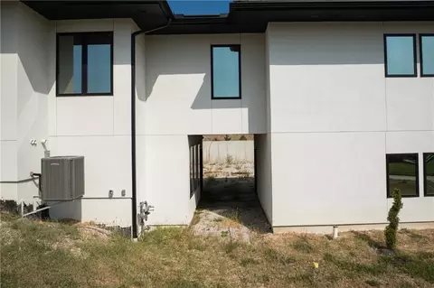 Exterior - 3331 S Saddle Ridge Ct, Independence, MO 64057 photo 14 of 19