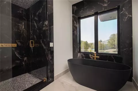 Bath - 3331 S Saddle Ridge Ct, Independence, MO 64057 photo 4 of 10