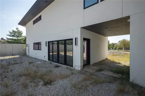 Exterior - 3331 S Saddle Ridge Ct, Independence, MO 64057 photo 8 of 19