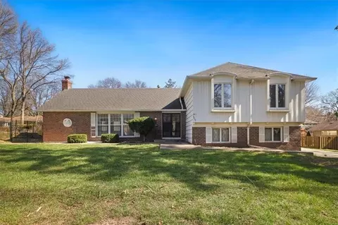 4808 W 81st St, Prairie Village, KS 66208