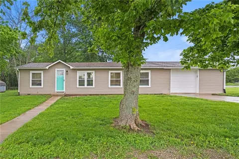 125 Silver Shadow Ln, Linn Valley, KS 66040