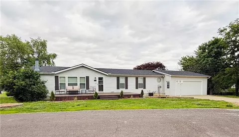 114 E Oak St, Emma, MO 65327