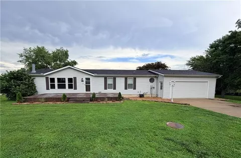 114 E Oak St, Emma, MO 65327