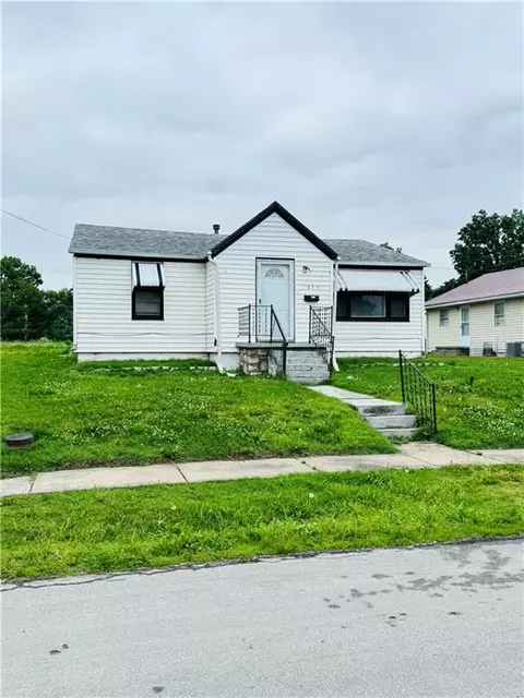 814 E North Main St, Richmond, MO 64085