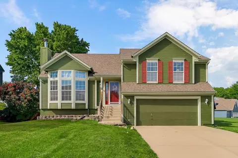 20839 S Skyview Ln, Spring Hill, KS 66083