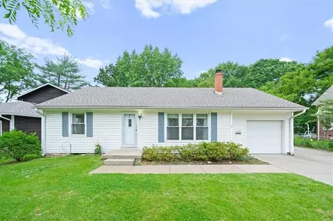 4732 Booth St, Westwood, KS 66205