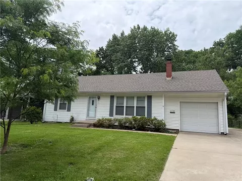 4732 Booth St, Westwood, KS 66205