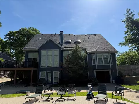 5820 Robinson Ln, Overland Park, KS 66202