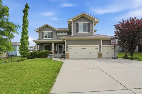 506 SW Lake Side Ave, Lees Summit, MO 64064