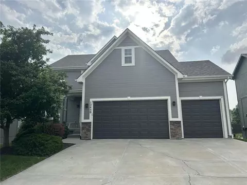 12450 S Crestone St, Olathe, KS 66061