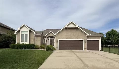 11260 S Whitehall St, Olathe, KS 66061