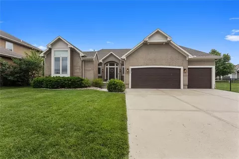 11260 S Whitehall St, Olathe, KS 66061