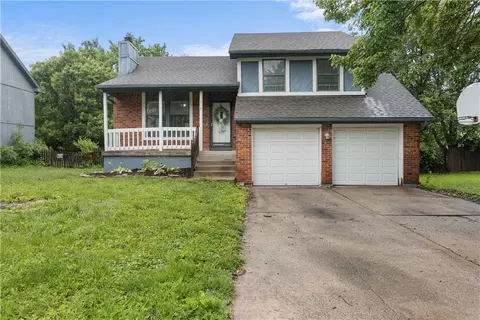 914 SE 7th St, Lees Summit, MO 64063