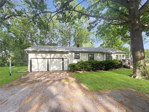9004 E 55th St, Raytown, MO 64133