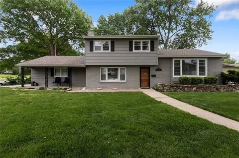 6411 N Highland Ave, Gladstone, MO 64118