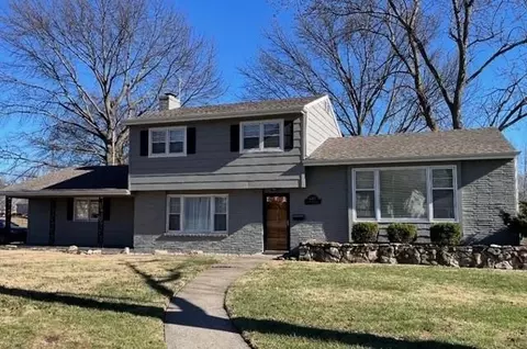 6411 N Highland Ave, Gladstone, MO 64118
