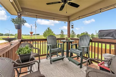18400 Rock Ridge St, Smithville, MO 64089