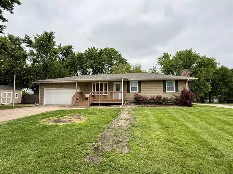505 W 11th St, Ottawa, KS 66067