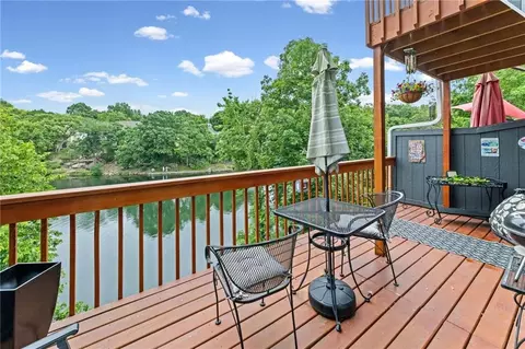 232 NE Bayview Dr, Lees Summit, MO 64064