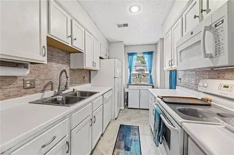 Kitchen - 232 NE Bayview Dr, Lees Summit, MO 64064 photo 1 of 3