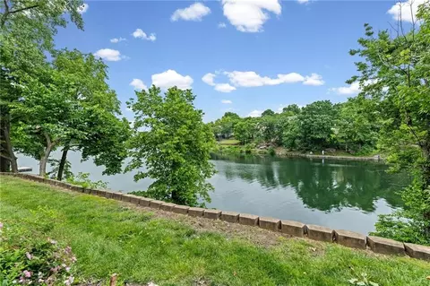 View/Area - 232 NE Bayview Dr, Lees Summit, MO 64064 photo 3 of 5