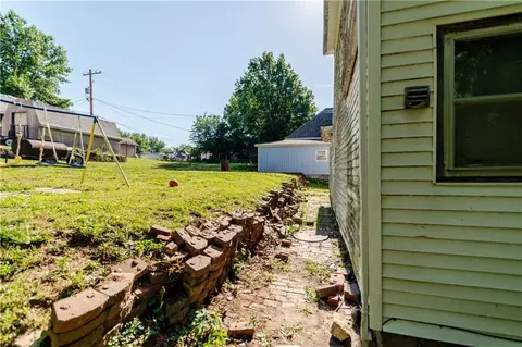 Exterior - 1125 Atchison St, Atchison, KS 66002 photo 13 of 26