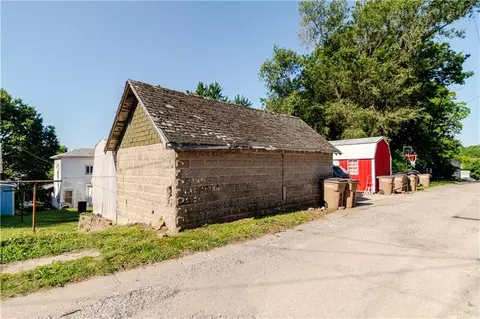 Exterior - 1125 Atchison St, Atchison, KS 66002 photo 7 of 26