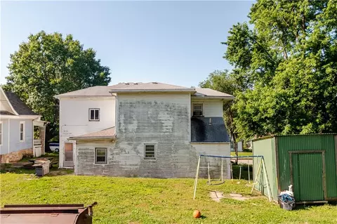 Exterior - 1125 Atchison St, Atchison, KS 66002 photo 17 of 26
