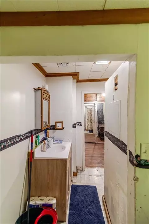 Bath - 1125 Atchison St, Atchison, KS 66002 photo 3 of 7