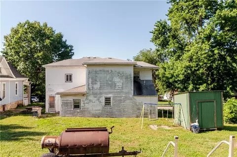 Exterior - 1125 Atchison St, Atchison, KS 66002 photo 6 of 26