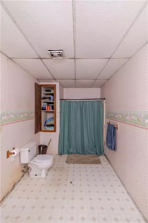 Bath - 1125 Atchison St, Atchison, KS 66002 photo 5 of 7