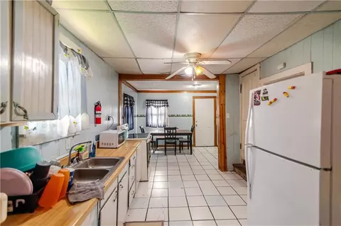 Entry Way - 1125 Atchison St, Atchison, KS 66002 photo 4 of 11