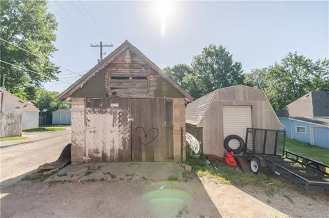 Exterior - 1125 Atchison St, Atchison, KS 66002 photo 14 of 26